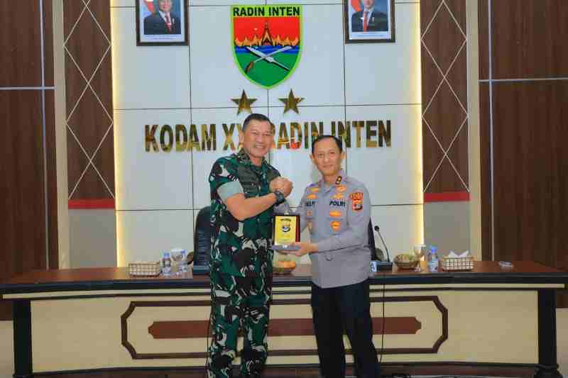Kapolda Lampung Sambangi Pangdam XXI/RI, Perkuat Sinergi TNI-Polri Jaga Kondusivitas Daerah Kapolda Lampung Sambangi Pangdam XXI/RI, Perkuat Sinergi TNI-Polri Jaga Kondusivitas Daerah