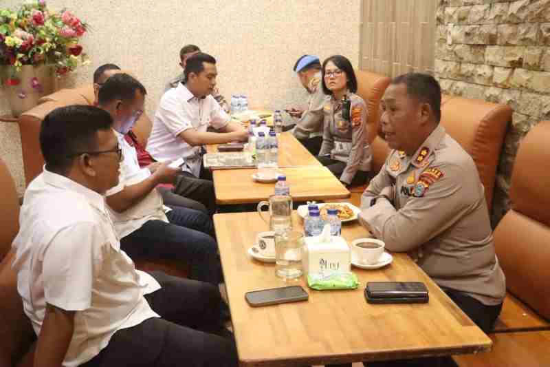 Coffee Morning Kapolres dan Kajari Simalungun, Sinergitas Penegakan Hukum Demi Rasa Aman dan Keadilan Coffee Morning Kapolres dan Kajari Simalungun, Sinergitas Penegakan Hukum Demi Rasa Aman dan Keadilan