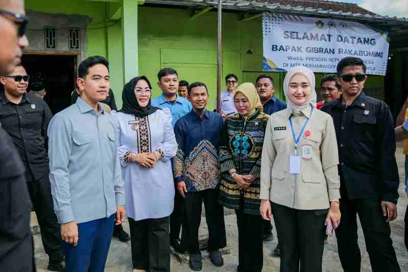 Didampingi Wagub Jihan, Wapres Gibran Tinjau Program Makan Bergizi, Pastikan Berjalan Optimal Didampingi Wagub Jihan, Wapres Gibran Tinjau Program Makan Bergizi, Pastikan Berjalan Optimal