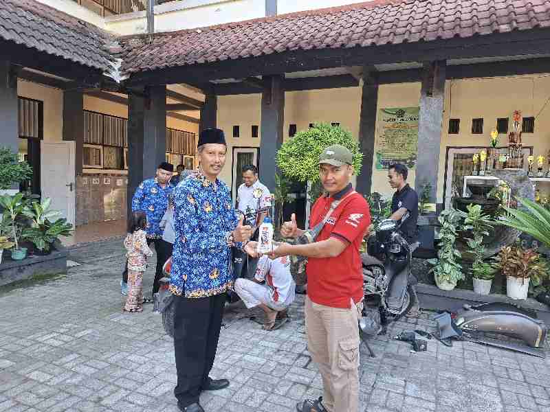 MTs Negeri 2 Lobar Gandeng SPS Mataram Gelar Servis Oli Gratis untuk Sepeda Motor MTs Negeri 2 Lobar Gandeng SPS Mataram Gelar Servis Oli Gratis untuk Sepeda Motor