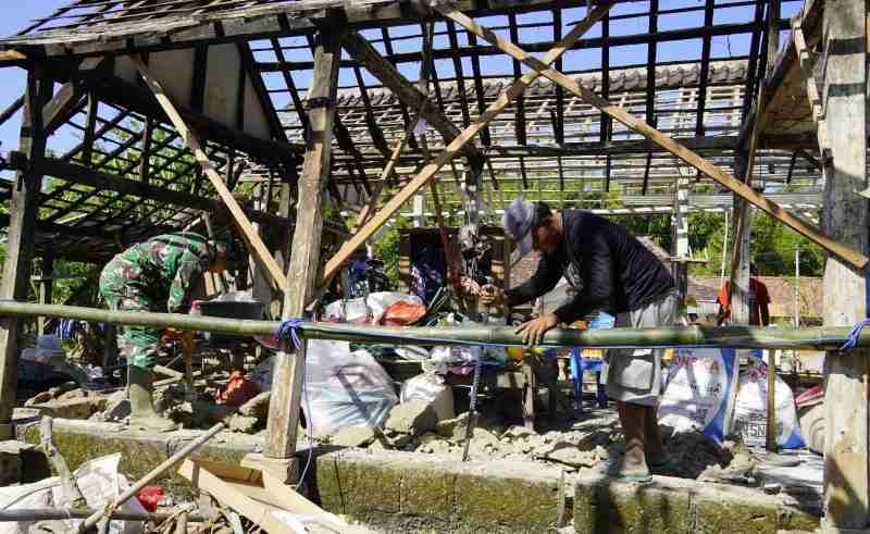 Berkat TMMD 129 Bojonegoro, Rumah Bapak Ladi Dibagun Melalui Program Aladin Berkat TMMD 129 Bojonegoro, Rumah Bapak Ladi Dibagun Melalui Program Aladin