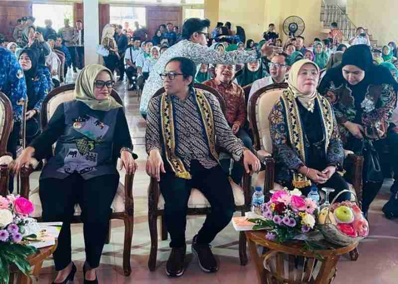 Bupati Lampung Timur Dampingi Wamenperin RI, Dorong Hilirisasi Singkong untuk Perkuat Industri Daerah Bupati Lampung Timur Dampingi Wamenperin RI, Dorong Hilirisasi Singkong untuk Perkuat Industri Daerah