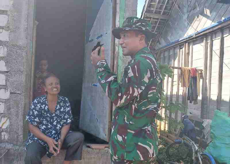 Refelksikan Semangat Kemanunggalan TNI-Rakyat, Satgas TMMD 129 Bojonegoro Sambangi Warga Penerima Manfaat Program