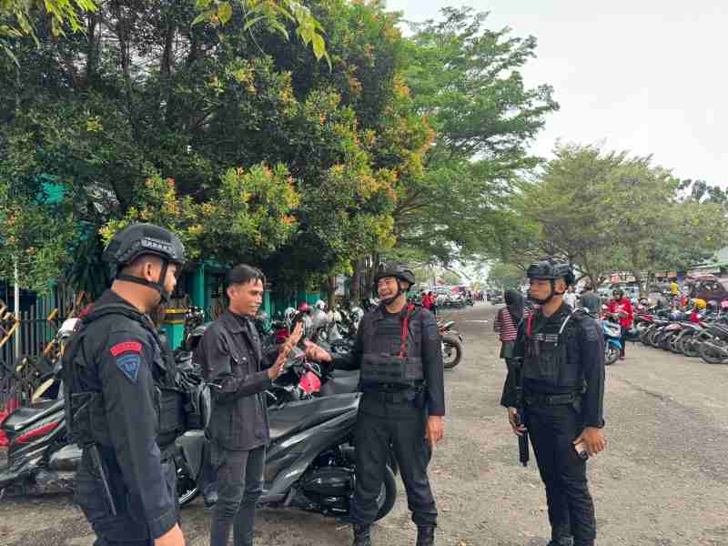 Jaga Kondusivitas Kota Bandar Lampung, Komposit Gegana Brimob Gelar Patroli Dialogis