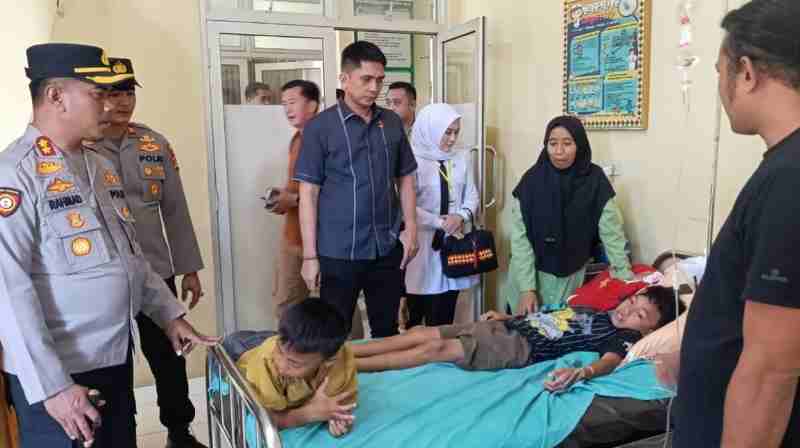 Respons Cepat! Kapolres Tanggamus Turun Langsung Cek Penanganan Siswa Diduga Keracunan Makanan