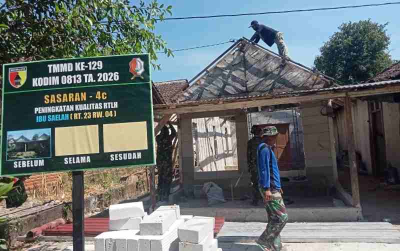 Wujudkan Hunian Layak, Satgas TMMD 129 Bojonegoro Kebut Rehabilitasi Rumah Ibu Saelah