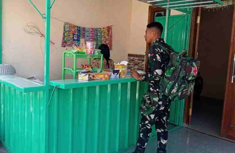 Seteguk Kesegaran di Kios Mbak Ika: Cara Satgas TMMD 129 Bojonegoro Hidupkan Ekonomi Warga