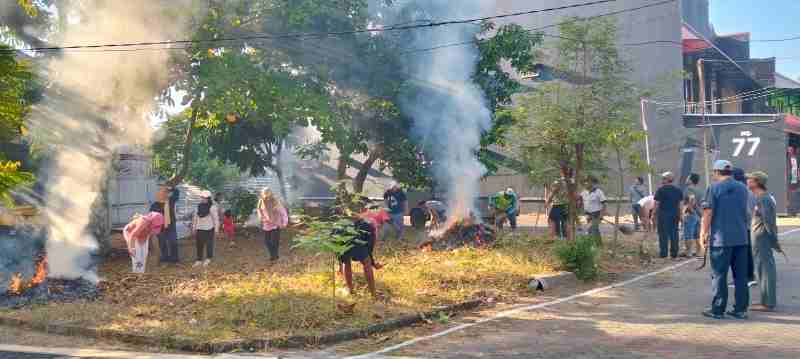 Sambut HUT ke-81 RI, Warga RW X Pedalangan Semarang Gotong Royong Siapkan Taman Olahraga Terpadu